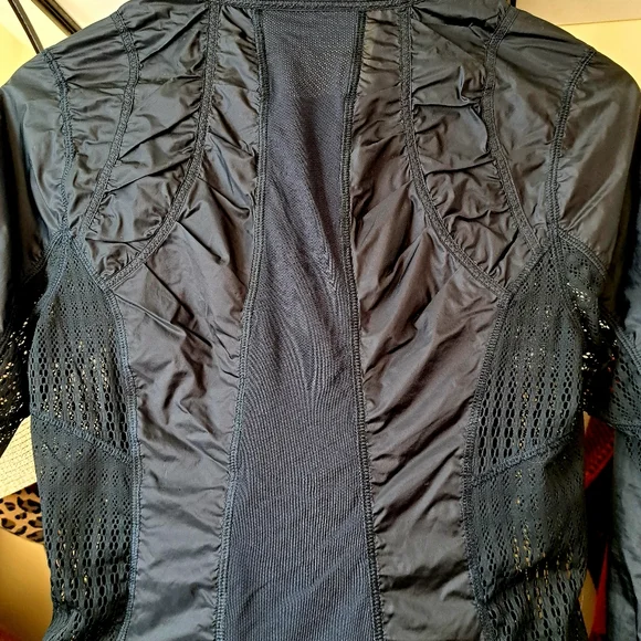 Lululemon Shell Jacket - Picture 3 of 8